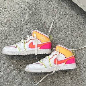 Air Jordan 1 Mid SE GS 'Edge Glow' Size 3Y